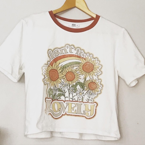 ✨2/$30✨ Off white vintage inspired crop top - Picture 1 of 3